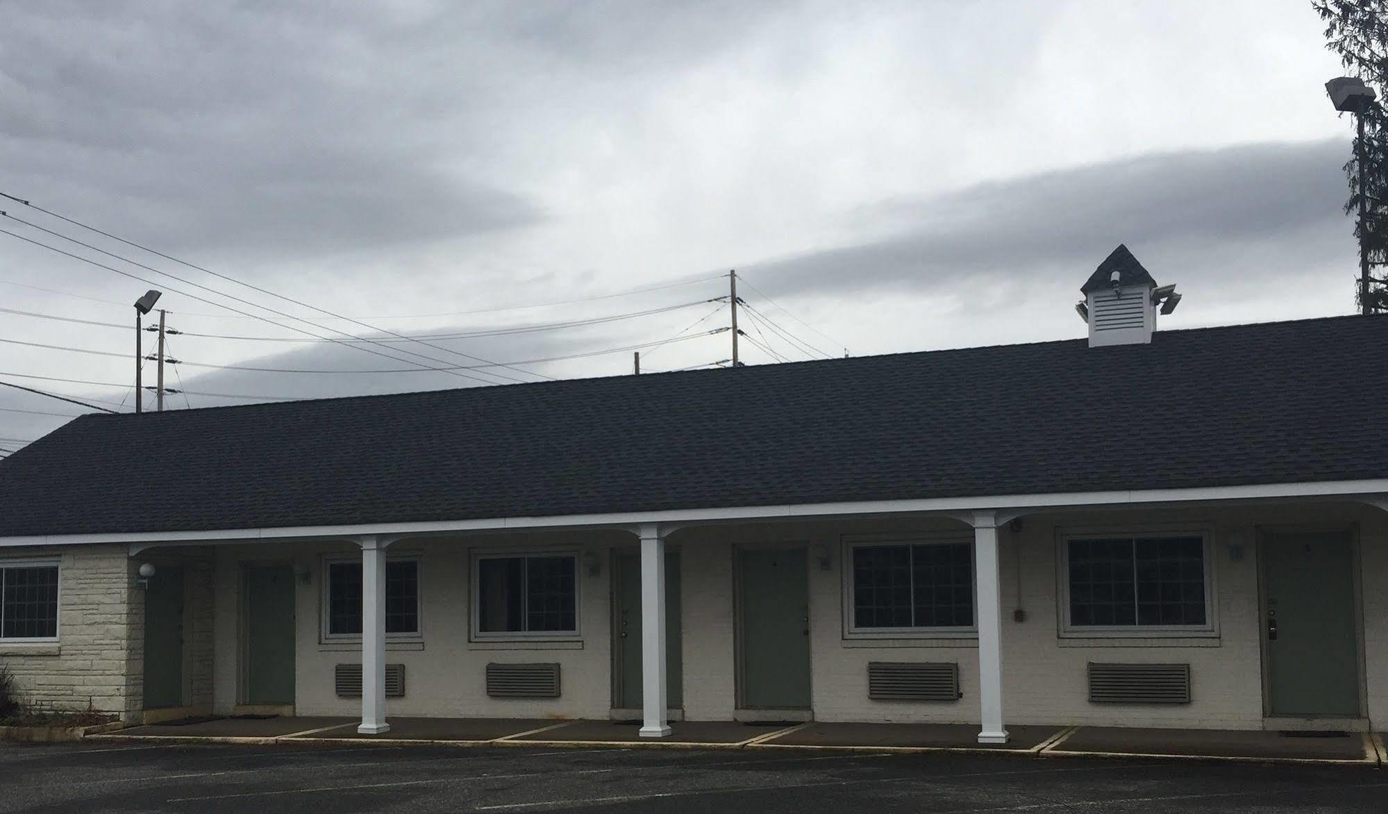 Track & Turf Motel Mount Laurel Exterior foto